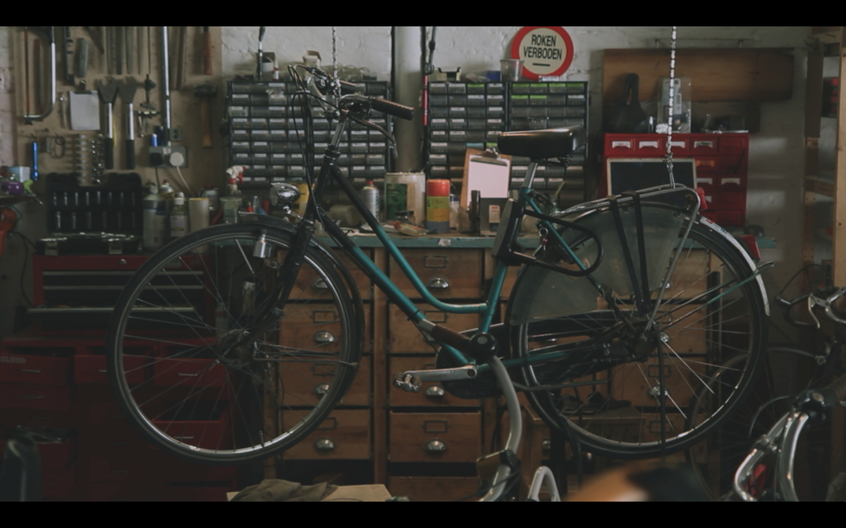 ChiuMusic's tweet photo. We found a nifty little shop for our next session in the UK #video #music #live #aremotesession http://t.co/98olX4V5SM