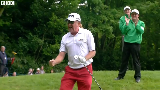 BBCSport's tweet photo. This is how you celebrate after sinking a record-breaking hole-in-one.

Watch: http://t.co/vTpFKYTY0y  (UK only) http://t.co/Ui9N9nISNG