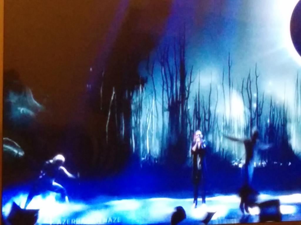 cpring's tweet photo. Hilarious backing dancers from #aze! #EurovisionSongContest http://t.co/RTgtflthwS