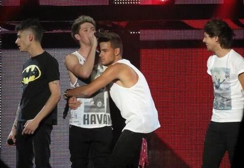 sincejk97's tweet photo. liam me representa quando eu conhecer o niall #1DForMMVA http://t.co/JgeTNczIQF