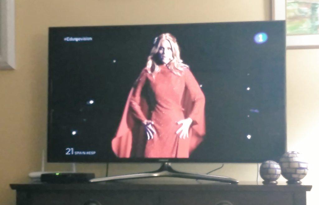 UnicornSoftPink's tweet photo. Eurovision a tope con mi hermanita @MemePizGa VAMOS EDURNE!! #Edurnevision http://t.co/nJvxa5iCT5