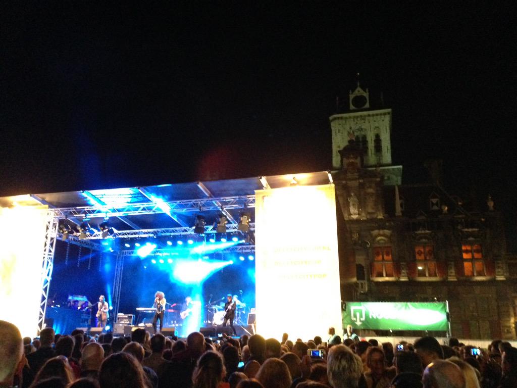 Di-rect op het podium van <a href="/DelftCitypop/">Delft Citypop</a> op de Markt. <a href="/DelftBinnenstad/">Delft Binnenstad</a> #delftcitypop