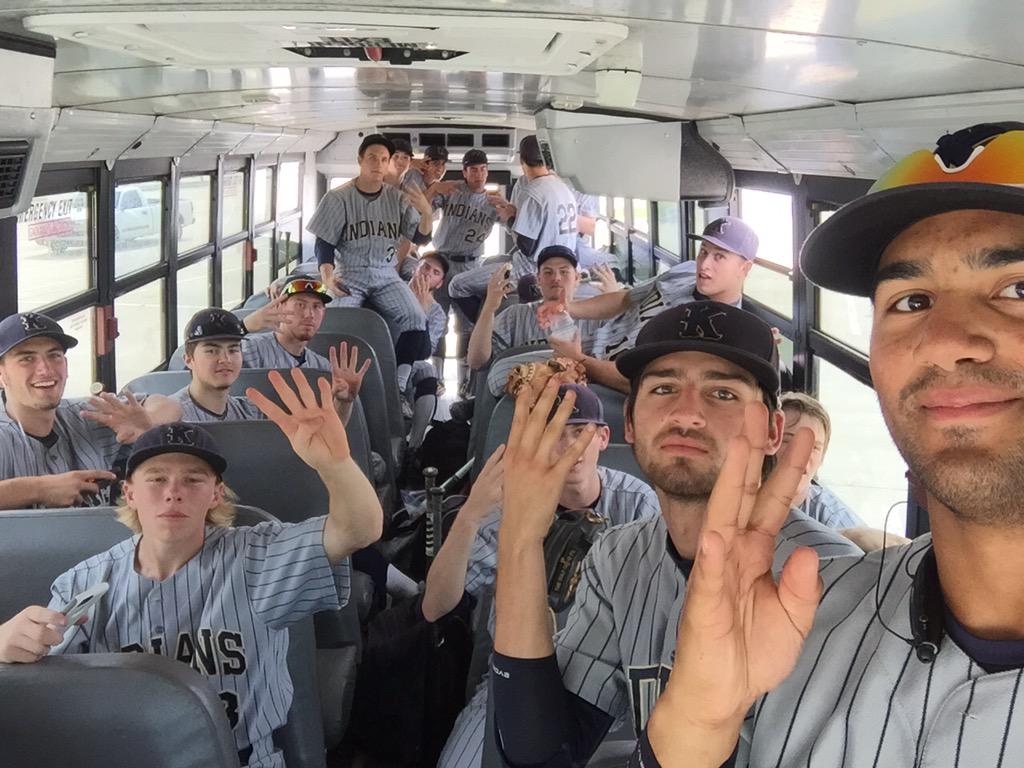 KtownCreatures's tweet photo. Baseball throwing up the fours for #Round4 http://t.co/bYq8spQlQX