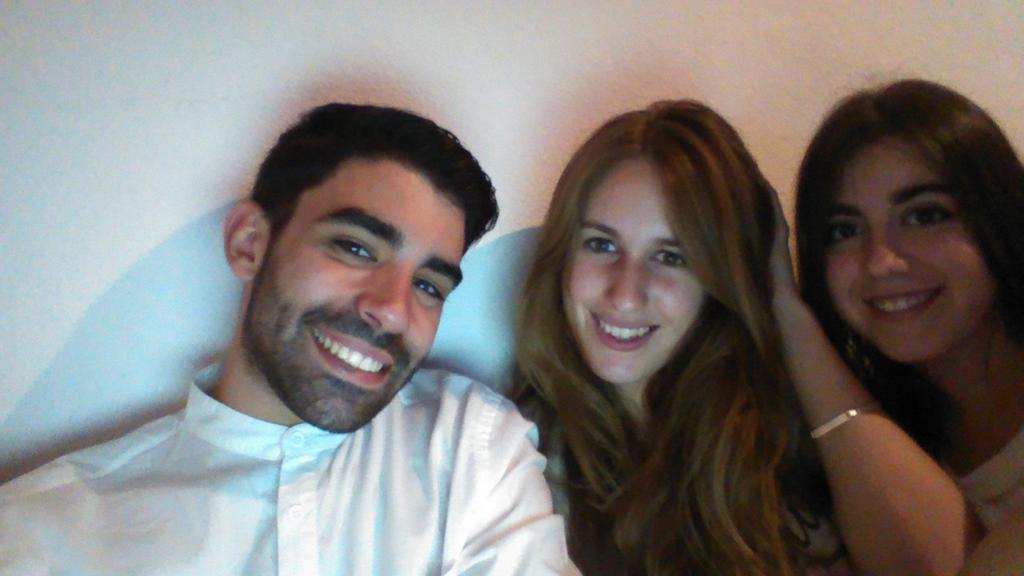 margui95's tweet photo. "@IldefonsoMA: Viendo Eurovisión con dos matadas. @margui95 @christinelena95 http://t.co/HYQFavj8Vx"