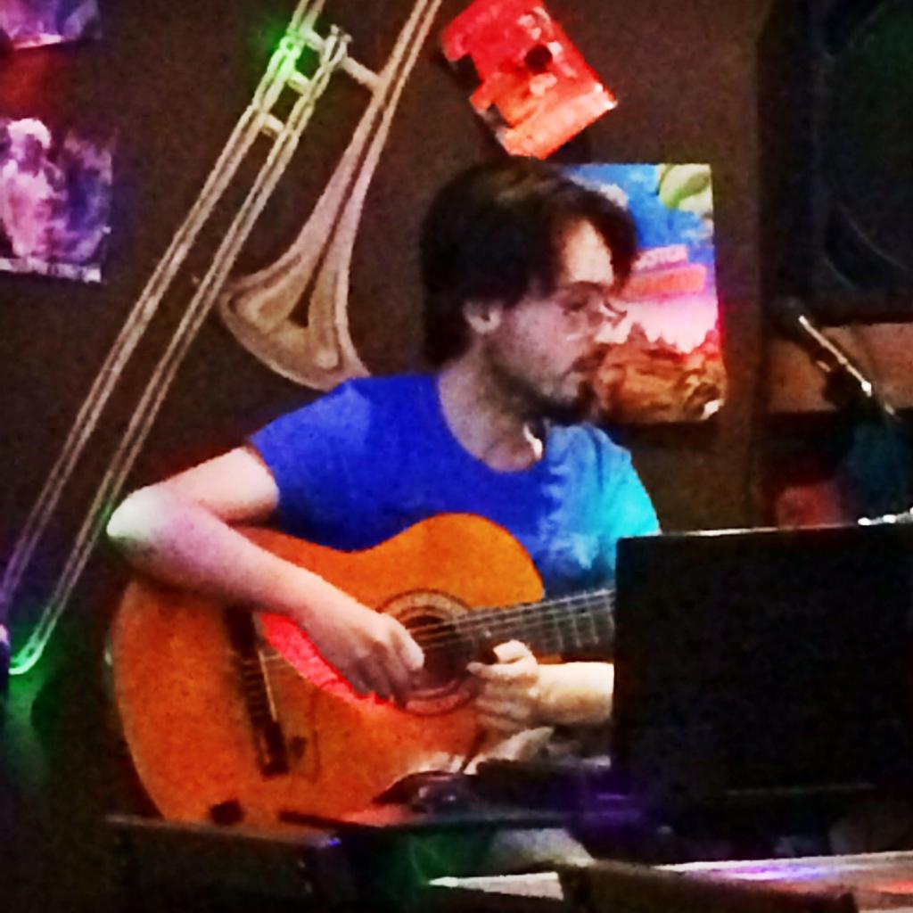 ALPHAPPL's tweet photo. Software Developer, geek, it trainer & part time musician! #alphappl #workhardplayhard http://t.co/UznJTMhjG3