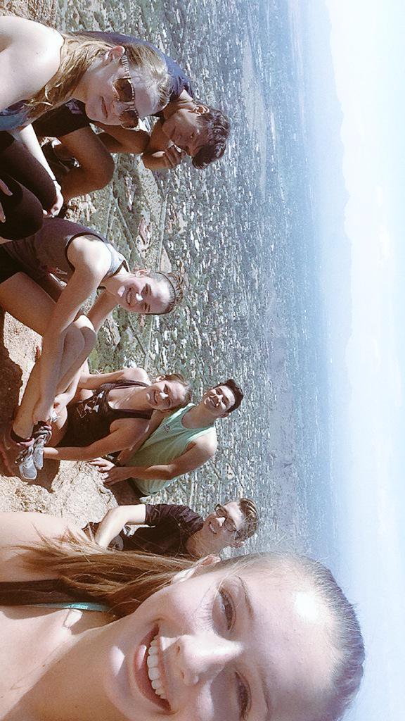 MikaelaHurley_'s tweet photo. We hiked camelback.. 💪 #smiteam http://t.co/Eltu6yDIM6