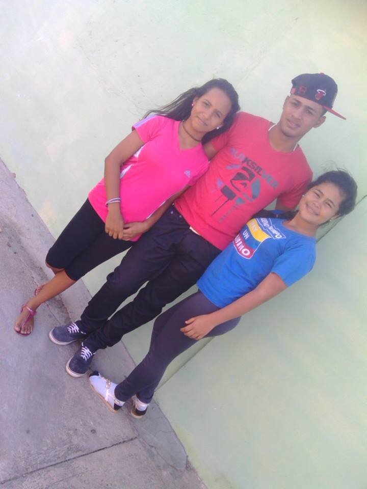 98rodulfo's tweet photo. ellas http://t.co/pgB4Y5INYd