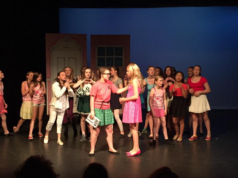 Finale of Legally Blonde Jr to a packed house! #sd61learn@madameoreilly <a href="/LeahKMoreau/">Leah Moreau</a>