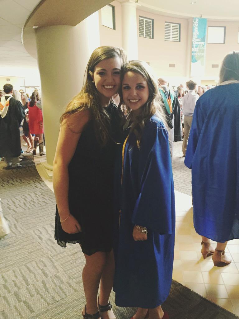 torigoff_'s tweet image. My babies did it!! Happy graduation to my favorite girls!!💙💛💙💛