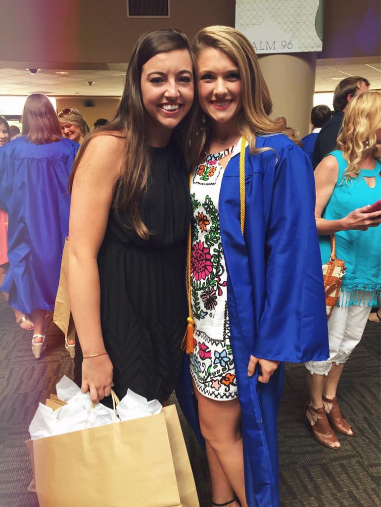 torigoff_'s tweet image. My babies did it!! Happy graduation to my favorite girls!!💙💛💙💛