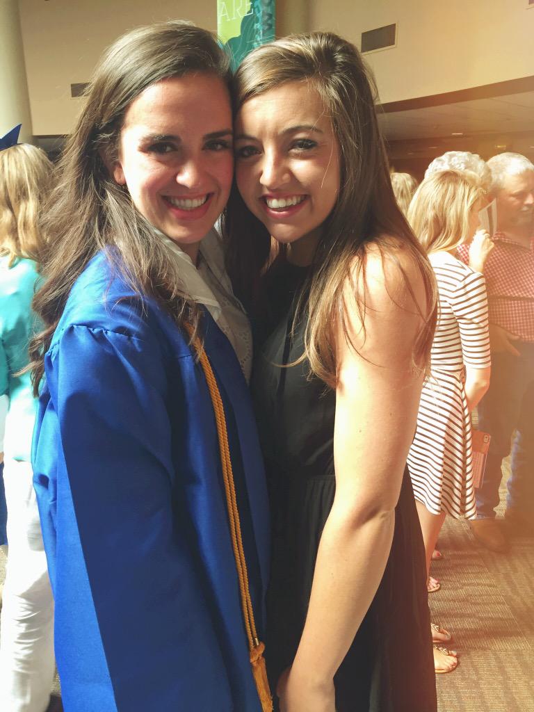 torigoff_'s tweet image. My babies did it!! Happy graduation to my favorite girls!!💙💛💙💛