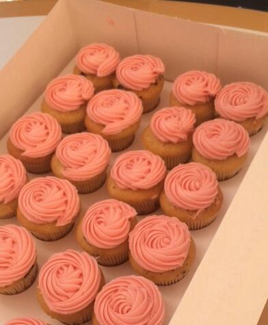 ladulcepecas's tweet photo. Mi pequeña aportación a la Feria de Internet celebrada la semana pasada :) #FdI15 #Cupcakes #postres #Mallorca http://t.co/ip0ce9xGR6