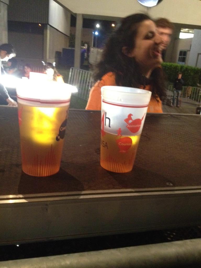 B2Coco's tweet photo. Je me délecte d'une bière de qualité @24heuresdelinsa #unebonnegrossekro #glouglou http://t.co/efg5RlopKL