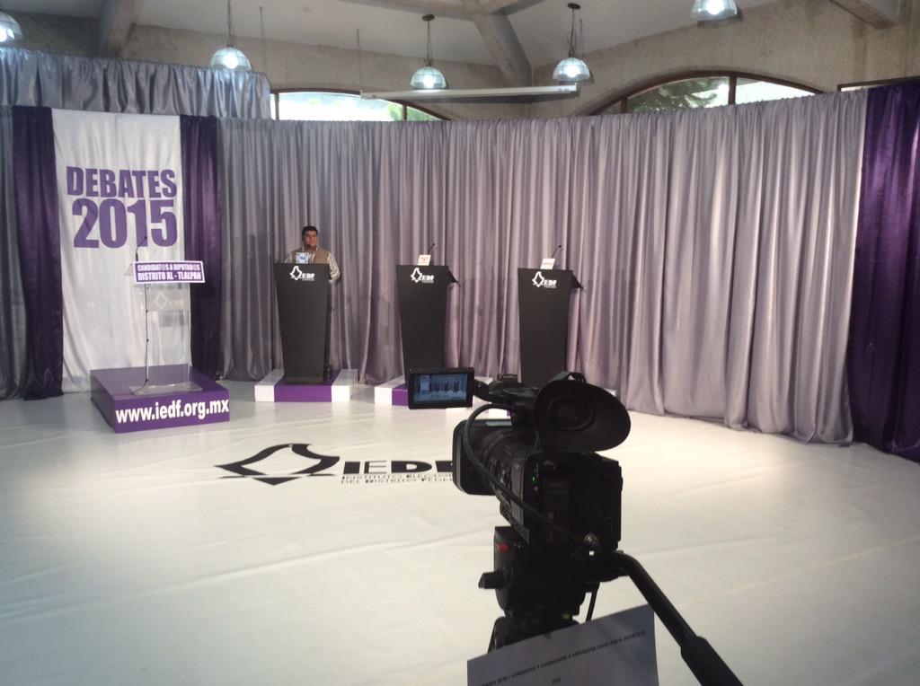 iecm's tweet photo. En unos minutos comienza el debate entre candidata/os al #DistritoXL, síguelo en el sitio del IEDF y @Capital_21 http://t.co/pqFsv2we05