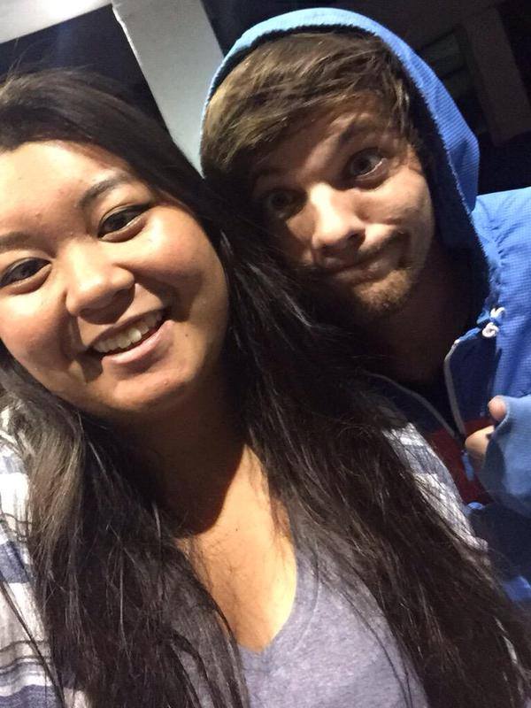 Louis ayer con fans en Los Angeles -22/05- #OF1D