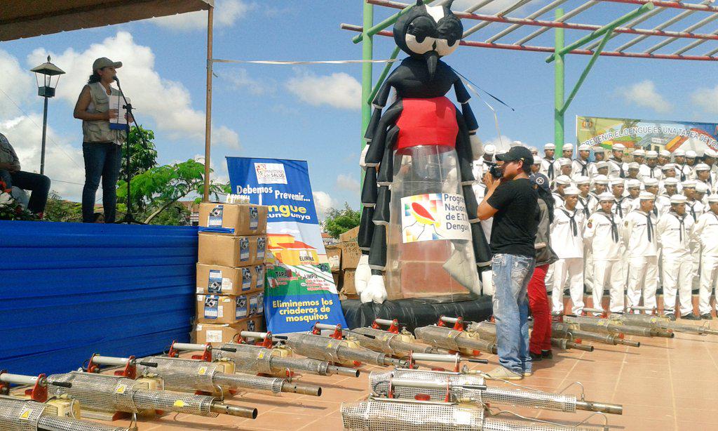 AdemafBeni's tweet photo. ADEMAF BINACIONAL y Min.Salud inician Campaña de Limpieza y Fumigación contra la Chikungunya y el Dengue en Trinidad. http://t.co/ZZJ0sHHmYX