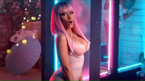 XclusivesZone's tweet image. Video: @NickiMinaj – The Night Is Still Young xclusiveszone.net/2015/05/video-…