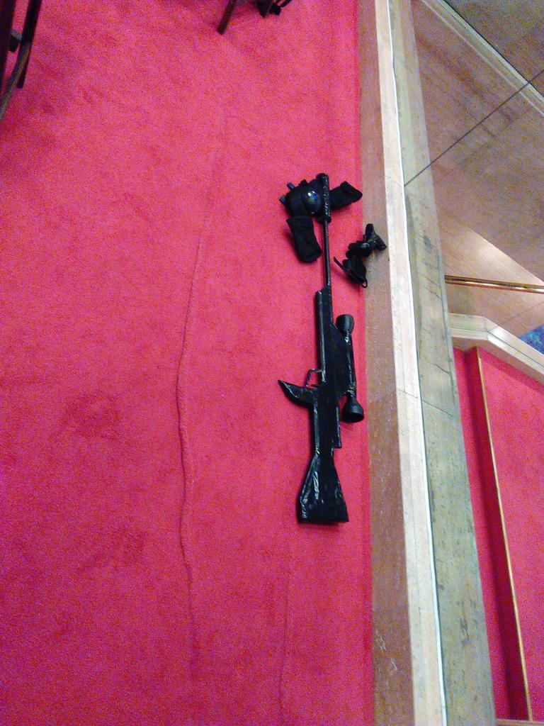 xigatec's tweet image. Se ve de todo. El dueño estaba jugando a un juego de caja