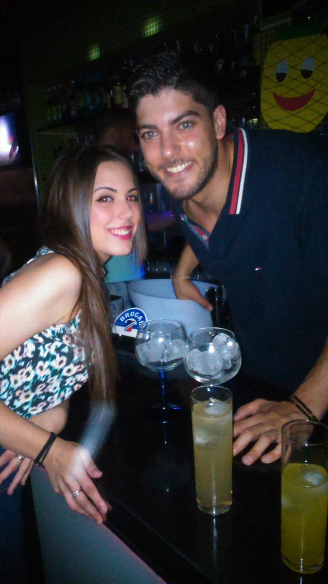 VYMarina's tweet photo. Sábado noche con @Matumbojr en @elbichoalmeria :) http://t.co/0KX9llBPnf