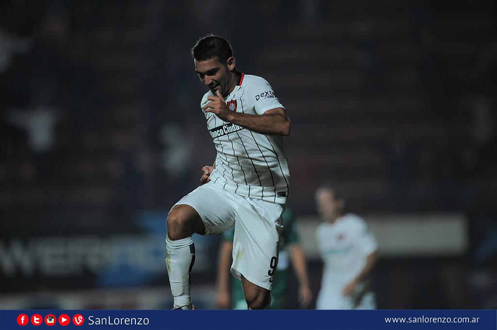 SanLorenzo's tweet photo. Con la goleada ante Sarmiento, #SanLorenzo acumula 28 puntos y salta a la cima del Torneo de Primera División 2015. http://t.co/RMxDJ4UO6B