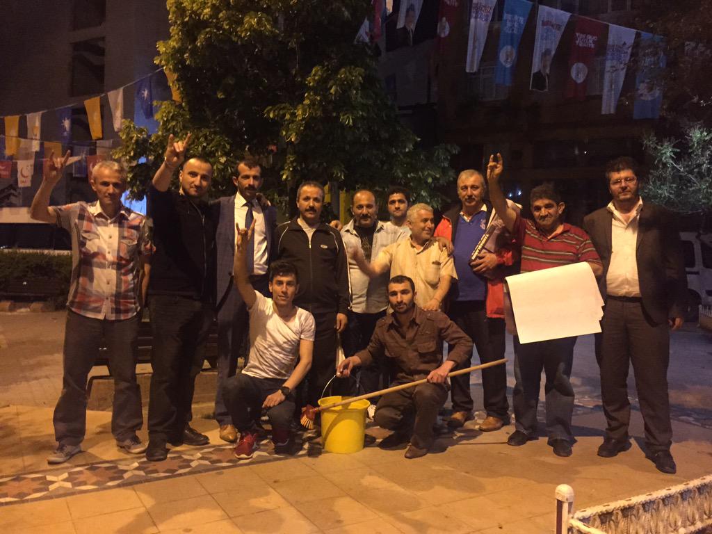 suatyilmazmhp's tweet photo. MHP Esenler İlçe Başkanlığı seçim çalışmalarımız devam ediyor..! http://t.co/43XTxIi6ak