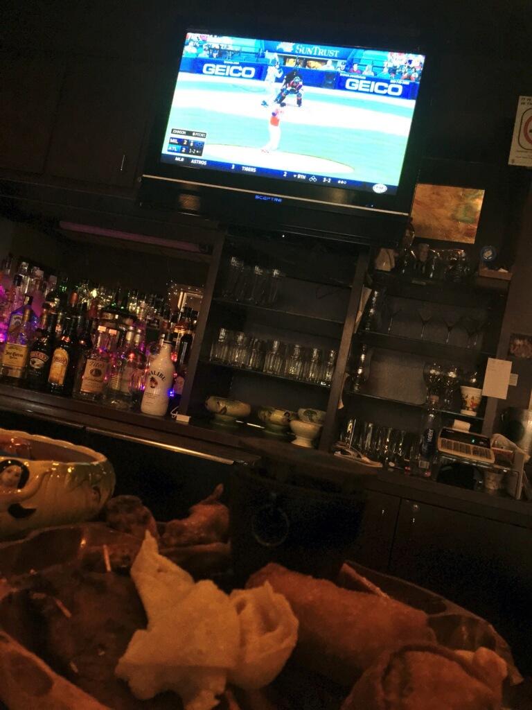 Str0ngg1rl's tweet photo. Watching @Braves over scorpion bowls where you at @JohnWilstead @jkhantivong29 http://t.co/OSirCItNaa