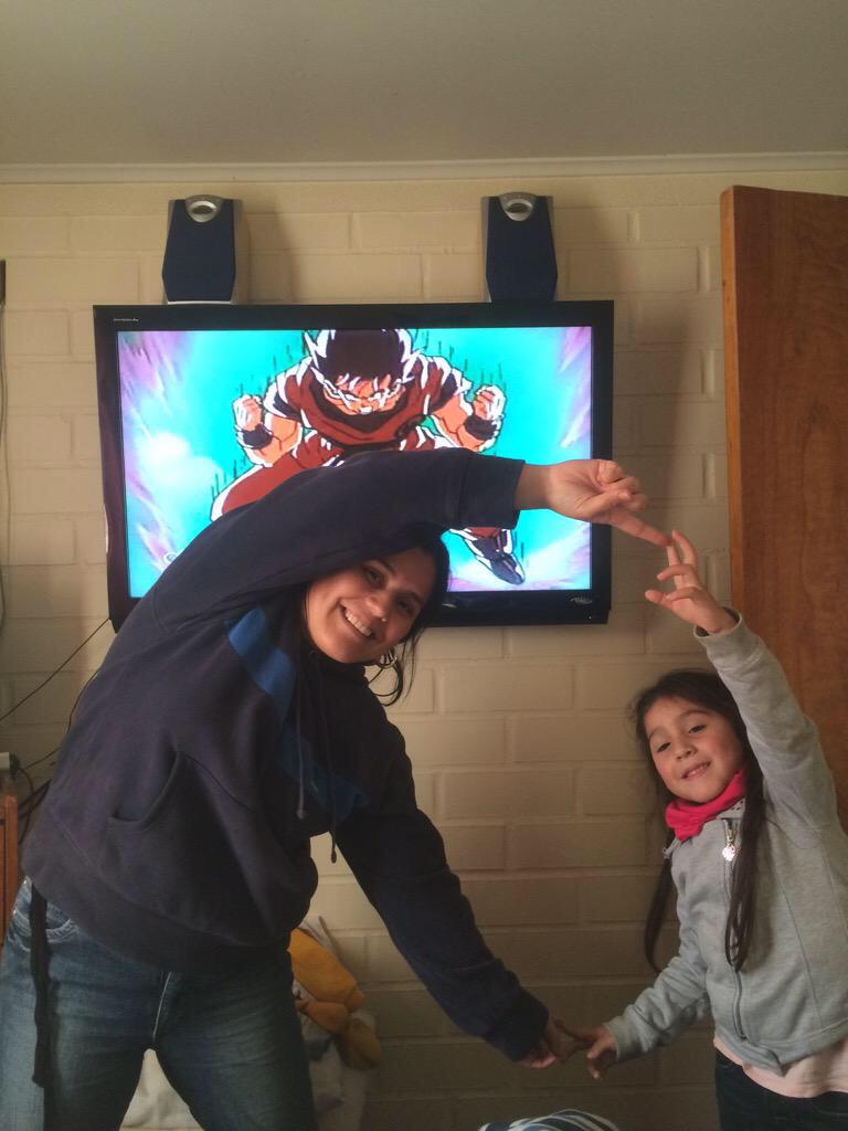 bavasi's tweet photo. En familia viendo la mejor serie en @ETCTV_OFICIAL #DBZenETC http://t.co/vAhqtF6iTY