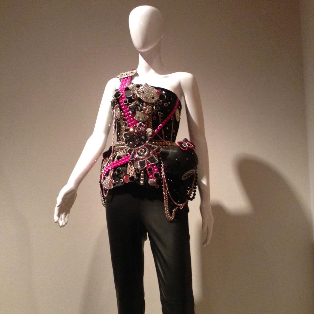 ixchilanting's tweet photo. @imzaridanielle #HelloKittyJANM #HelloKittyExhibit π http://t.co/uFUbOL4i4Z
