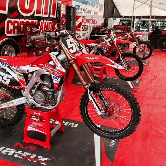Crozley's tweet photo. Shined up ready to rip it in moto 2 http://t.co/H1o7U38dTb