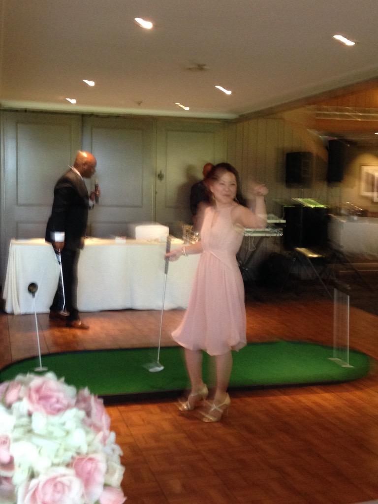 roarseto's tweet photo. Hole in one! Bride and groom must kiss. #mayandwilfred http://t.co/ulcZ7yibcL