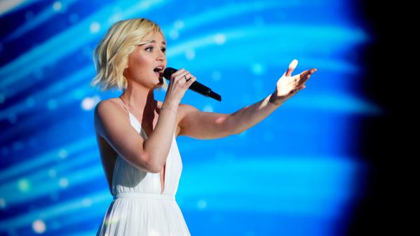 Гагарина исполняет. Певица пальма гагарина. Гагарина исполняет. Гагарина исполняет. Кукушка в исполнении полины гагариной.