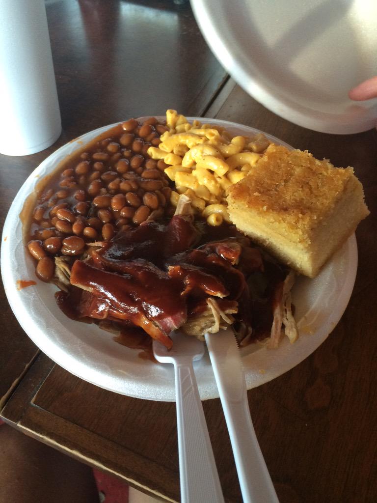 mattd8n's tweet photo. Back to Daddy D'z for some authentic ATL BBQ #daddydz #BBQ http://t.co/uecmeLsyf3
