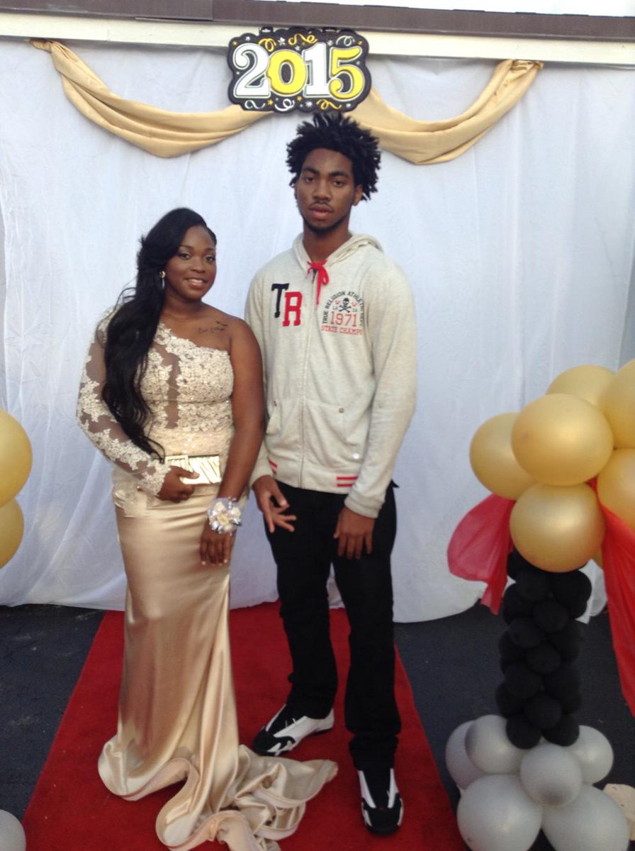 Eddunkin7's tweet photo. My Bestfriend Prom Today She look good AF 😍😍😍😍 2k15 #AmericanProm http://t.co/kRvPbe4bHM