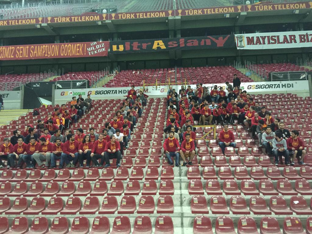 ultrAslan Koreografi Ordusu!
Emeklerinize Sağlık! YÜREĞİ BÜYÜK ADAMLAR! #ultrAslanUNI