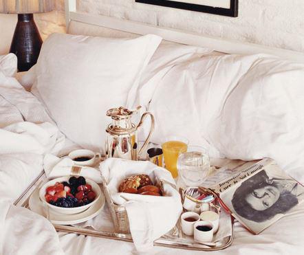 RErawessentials's tweet photo. Happy Sunday! Our favourite excuse for breakfast in bed, alongside a delicious #RE blend: http://t.co/GzV3Fb27ly http://t.co/eLJwUGlvTC
