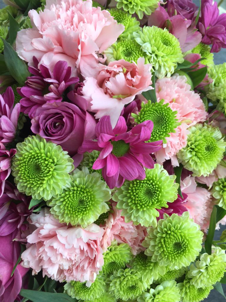 anapaulahoyos1's tweet image. Además de conferencias, marketing, planning...hay diseño floral! #petuniasstudio #creatingbeautiful