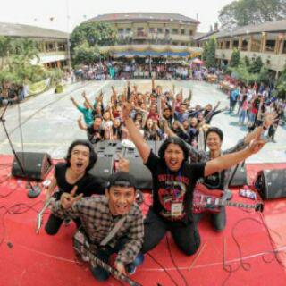 DetectedOverall's tweet photo. Sikatskoy ;) RT @TopstarzMedia: Thx for @DetectedOverall to Perfom at @FRATERNIZE15 SMPN 1 TANGERANG, SABTU 23MEI2015 http://t.co/pWAZ20MFs7