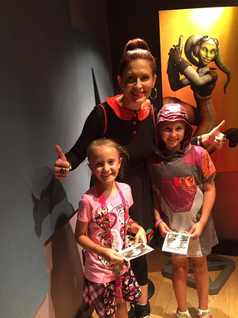 Chosenonslaught's tweet photo. @vanmarshall my little princess meeting her new idol Hera #SWW2015 http://t.co/GBIuPWje6E