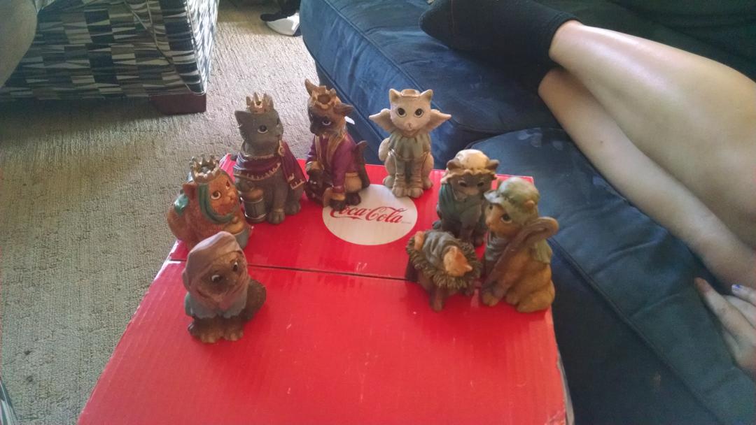 mattfire4's tweet image. S/O @spartankate for this dope cat nativity scene as a graduation present! #CPpride