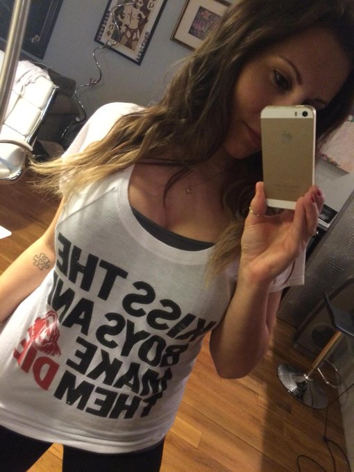 Kiss the boys and make them die. http://t.co/uPaGEDIrbe<a href="/tag/nomakeup"class="tags"><span>#nomakeup</span></a>