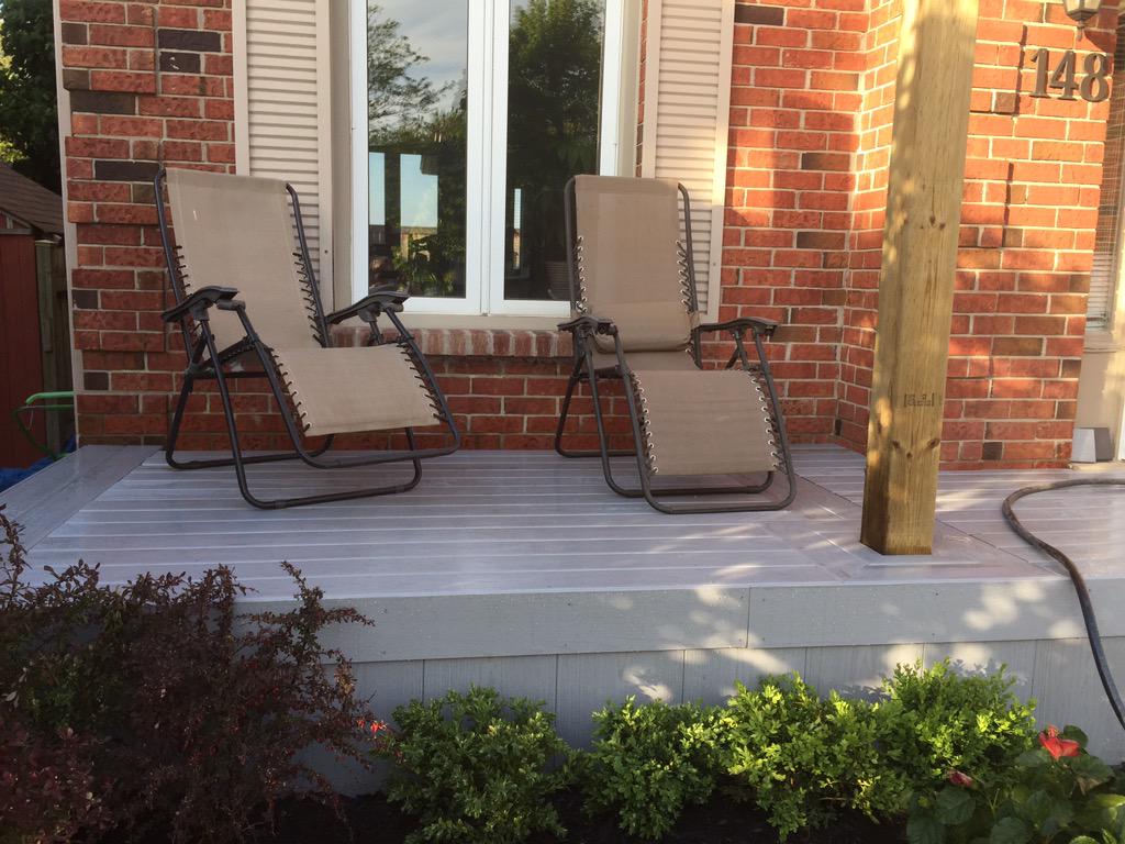 pro_hm's tweet photo. Decking on. Thanks to #HickoryDickoryDecks for the Composite Material. Hali planted the garden. http://t.co/Y4hPoN8Foj