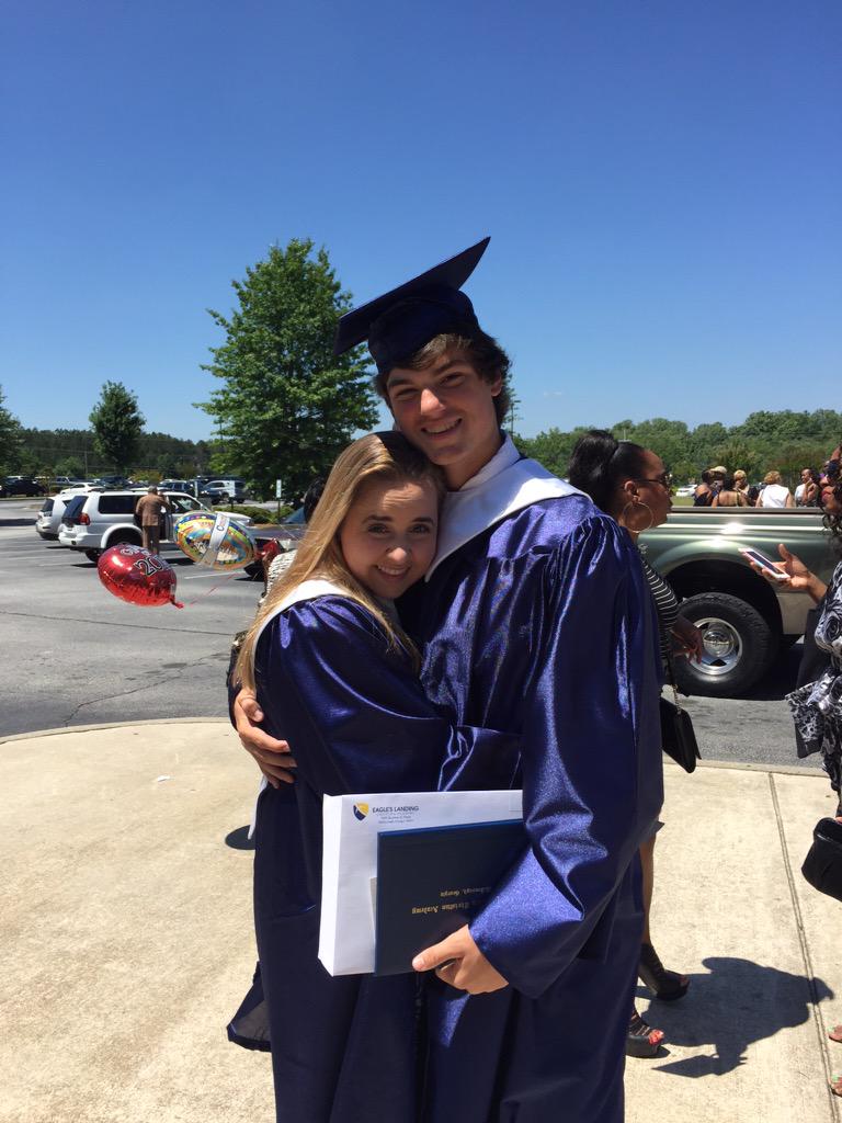 bidbolton13's tweet photo. Had a great 15 years at ELCA! I love the class of 2015 but it's time for the real world now! #flashjump http://t.co/NexAsjTdns