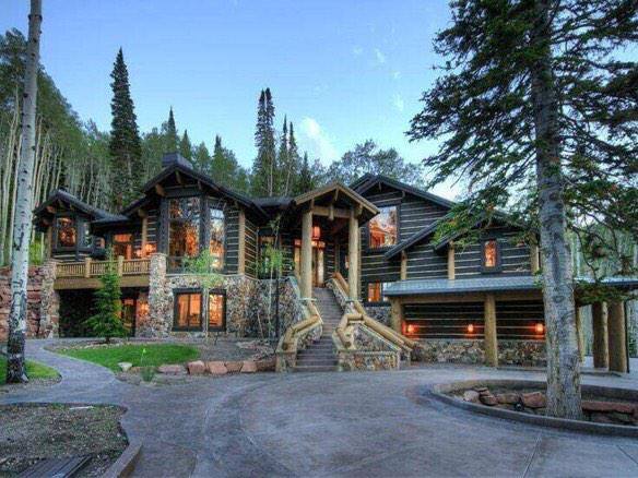 TheWeaIthyLife's tweet photo. just a side Mansion http://t.co/xLzvU6XixO
