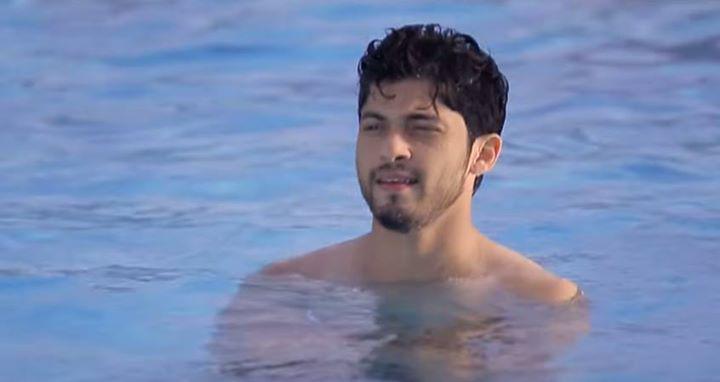 krikifiedFC's tweet image. Oh-Lord! WHY SO SEXY @krikified #ShirltssWonder #PoolScene #DrIshaan #Drools #Dies #GonnaMissIshaan :(