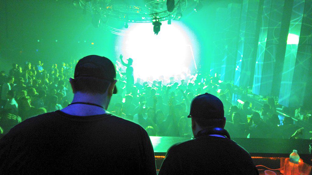 TheDanLevy's tweet photo. Inside #BetaNightclub Waterloo right meow, @ManzoneStrong are making me think of #SpinSaturdays at Guv ๐ #RIPGuv ๐ข http://t.co/zDOoCI0uXE