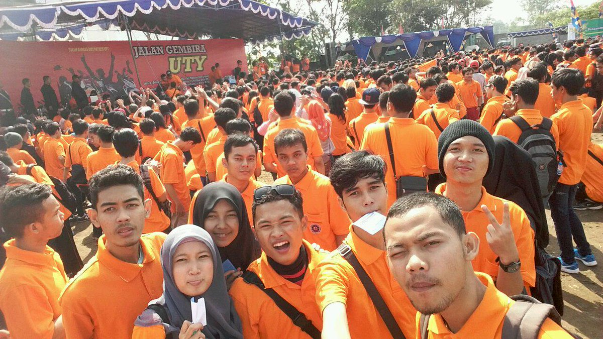 anifia22's tweet photo. @Dies13UTY  #jalangembirauty seru-seruan bareng :D http://t.co/4QmGD3uyy2