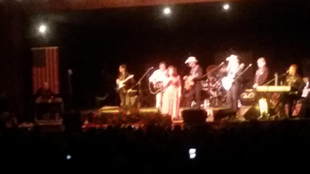 doodle69_sl's tweet photo. At Loretta  Lynn's concert http://t.co/vufoJ1zyXF