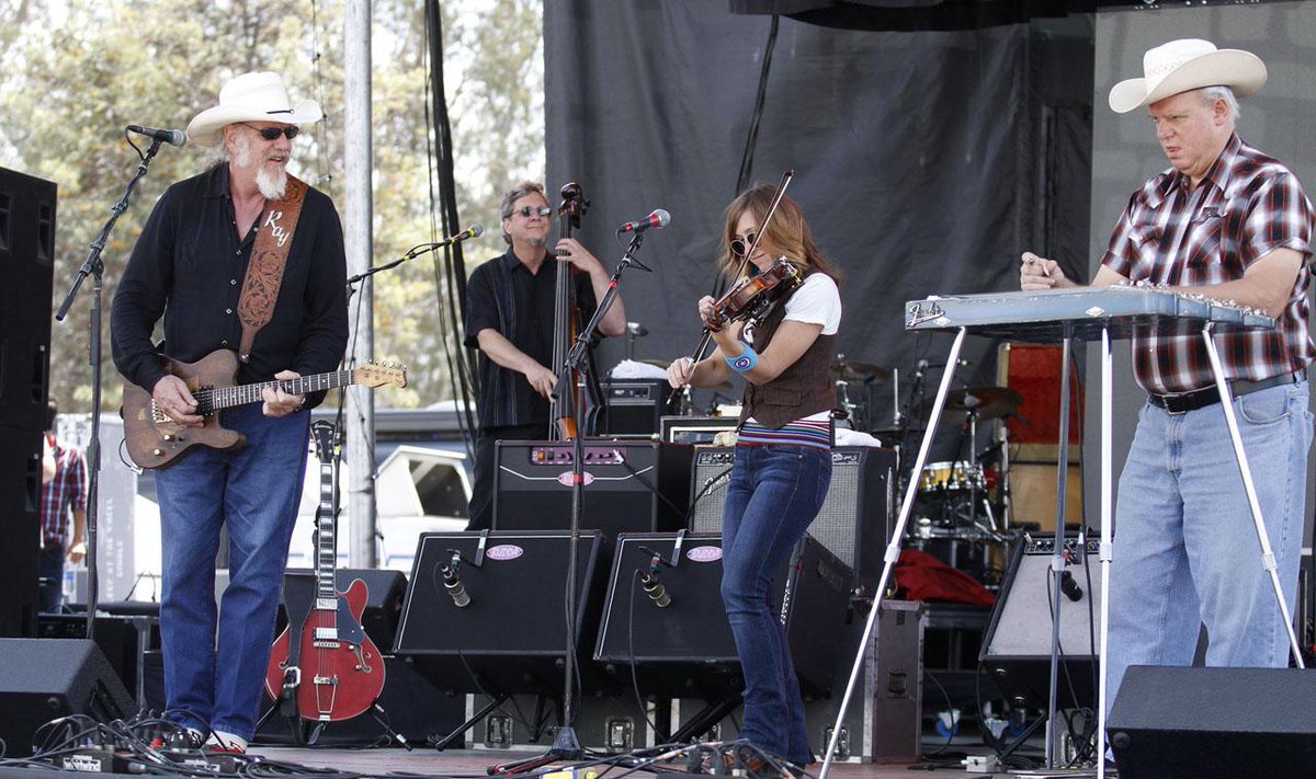 jhdps's tweet photo. More Asleep at the Wheel #bfieldfest15 Photos @jhdps for @Bakersfieldcali http://t.co/wNU0vxbgKY