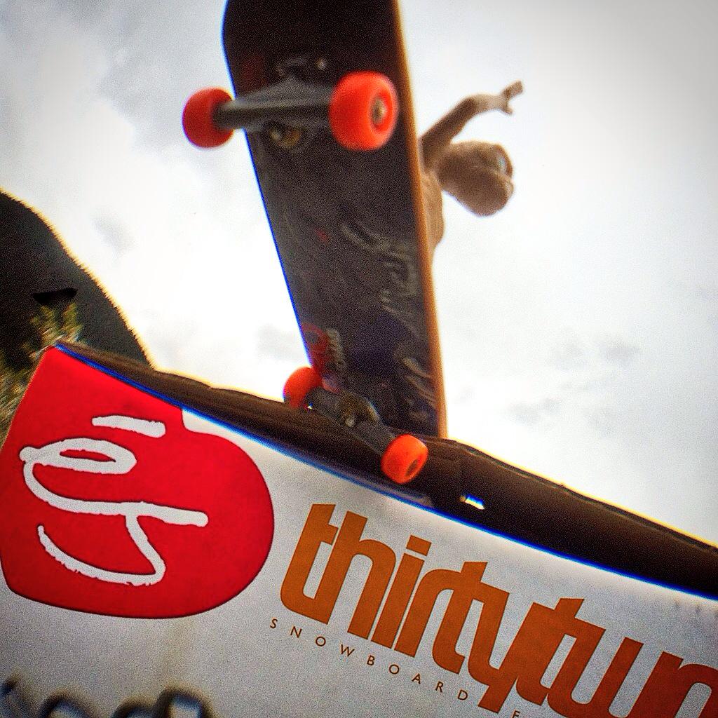 Et_lifes's tweet photo. Come back to home in the mountains!!☁️✌️👽⛅️ Nollie flip to nos 720 out! 📷 Hootrats 🐭 #skateboarding #esskateboarding http://t.co/f5Ow9sxYb3