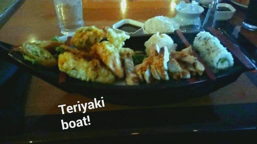 bpardo07's tweet photo. Dinner with the fam! When I ordered a teriyaki boat, did not expect an actual boat ๐ #duhofcourse http://t.co/tHbtaCNbpT